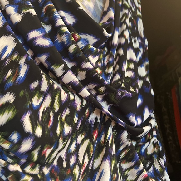 Vince Camuto excellent used condition multi-color cowl neck top - Picture 4 of 4